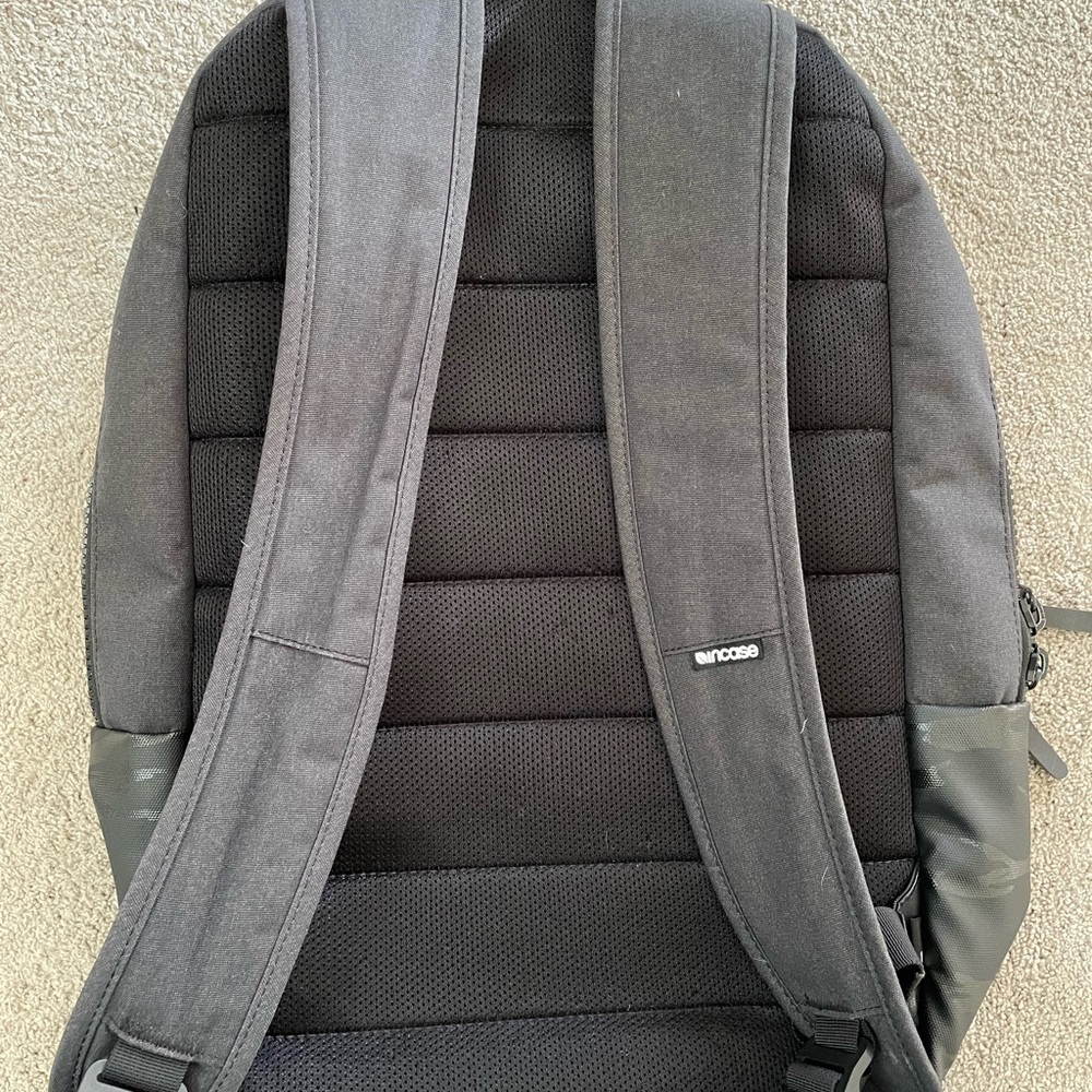 Incase Compass Backpack - Picture 12 of 14